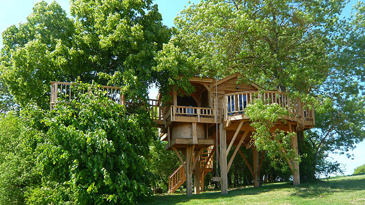 Cabane et Spa pour dormir dans les arbres