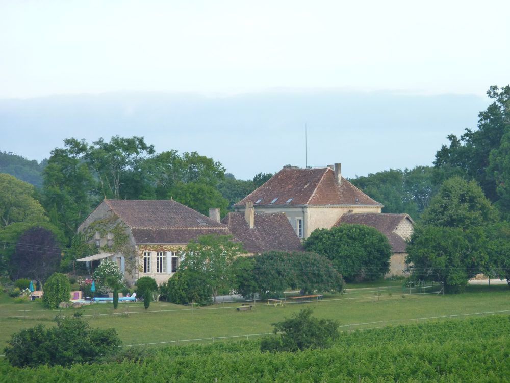 Les bâtiments du gite dans le Périgord pourpre