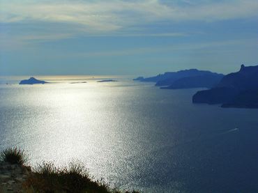 paysage avec la mer Méditerranée