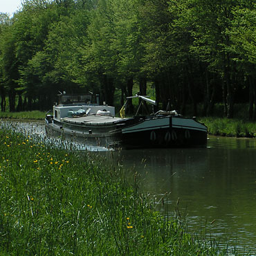 une péniche sur un canal