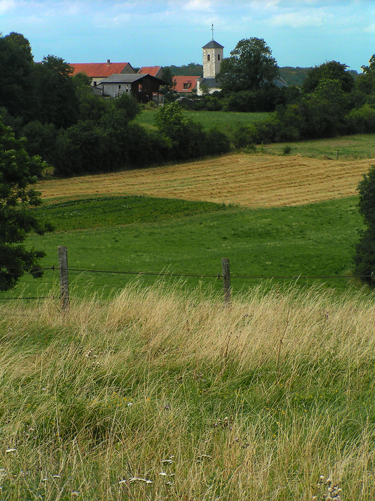 village typique dans la campagne de France